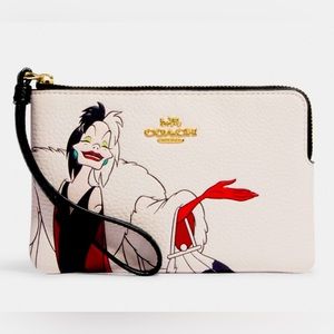 Coach Wristlet featuring Cruella